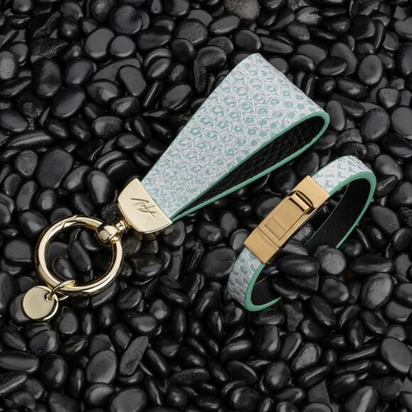 Exclusive Python Leather Gift Set – Premium Feel - Snow Cover Color - Picture 3 of 5